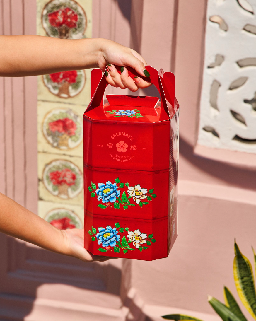 Lacquer Red Tingkat Gift Set: Keropok & Sauces